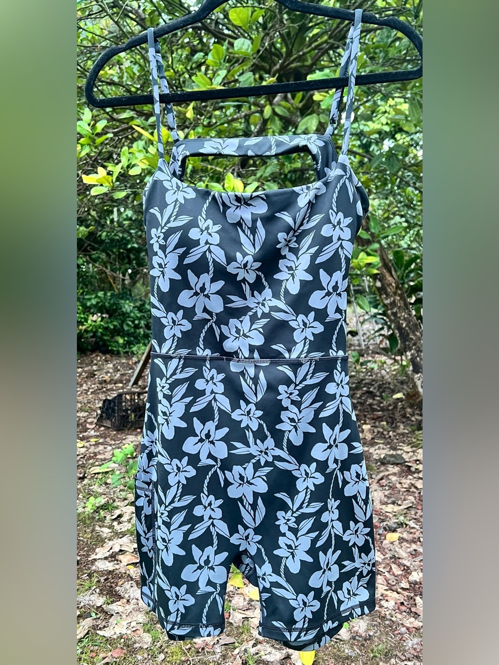 Lexbreezy x Active By Teal 
Agile Orchid Ti Leaf Jumpsuit, Size Large, EUC